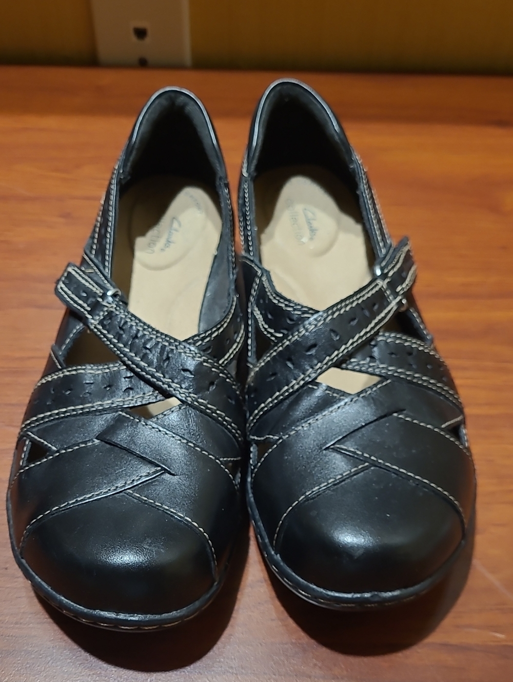 Clarks Ashland Spin Q Slip on Loafer, Women 8.5 Black Leather Cross-Strap Velcro